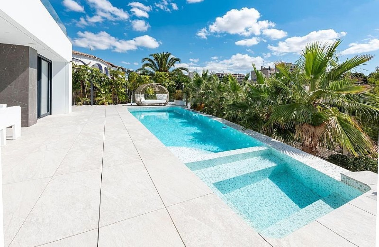 Nowa konstrukcja - Willa wolnostojąca -
Calpe