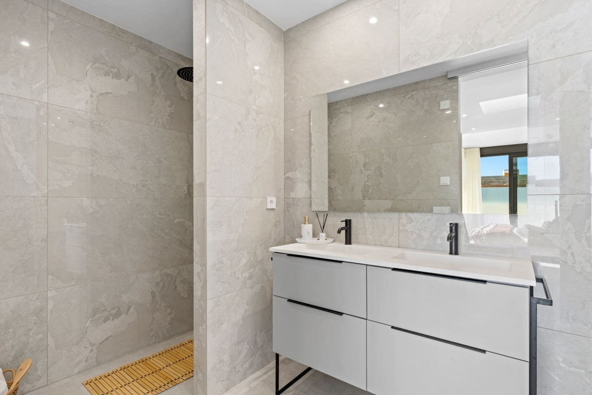 Nowa konstrukcja - Willa wolnostojąca -
Polop