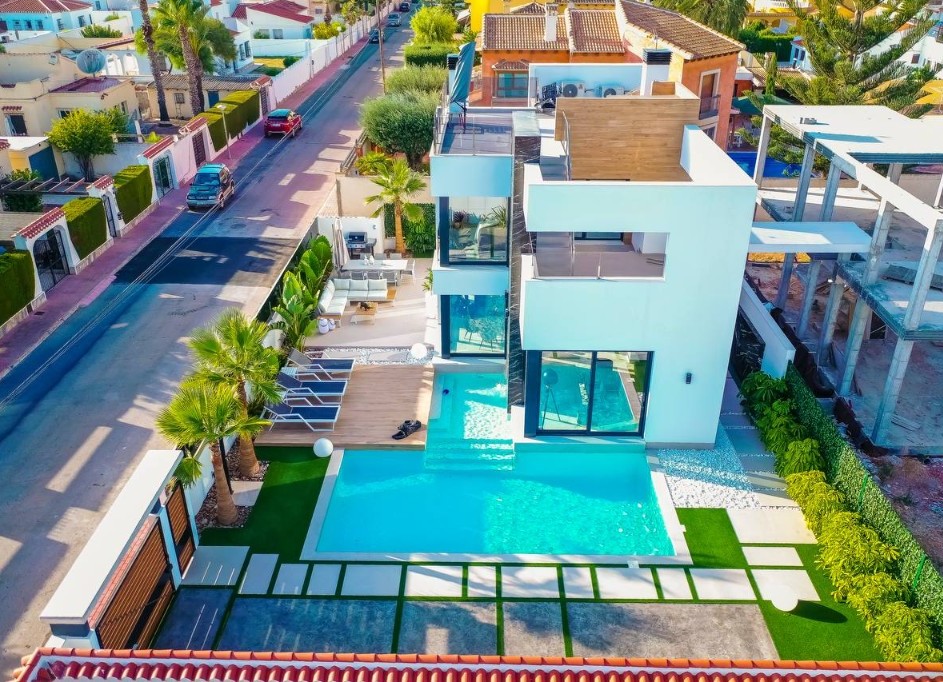 Nowa konstrukcja - Willa wolnostojąca -
Torrevieja