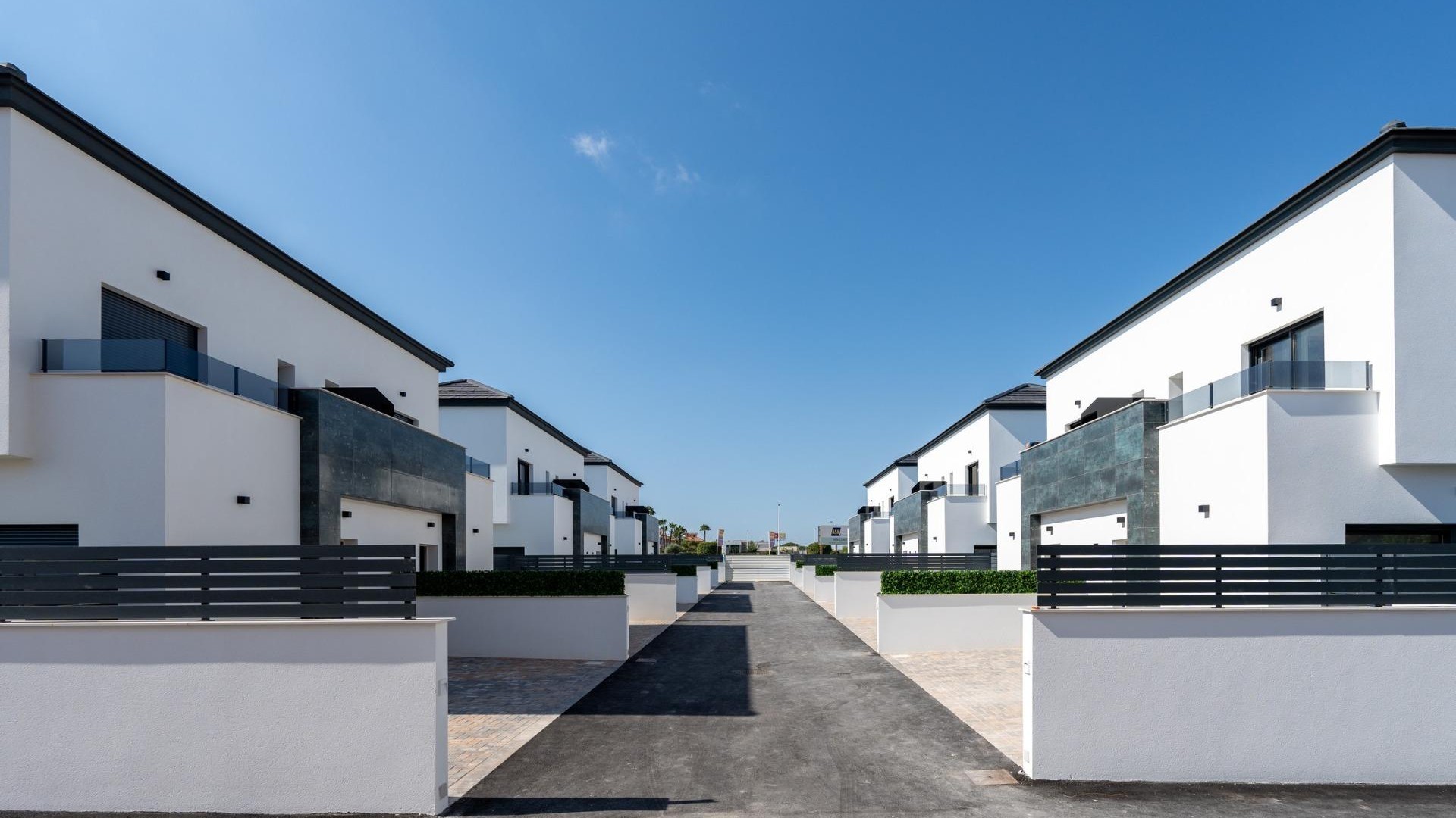 Nybyggd - Villa i parhus -
Gran Alacant - Centro comercial ga