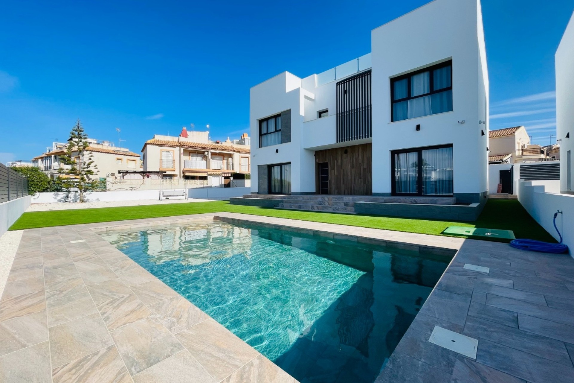 Obra Nueva - Chalet Independiente -
Torrevieja