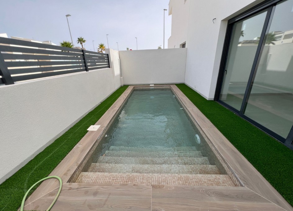 Obra Nueva - Villa adosada -
Benijofar