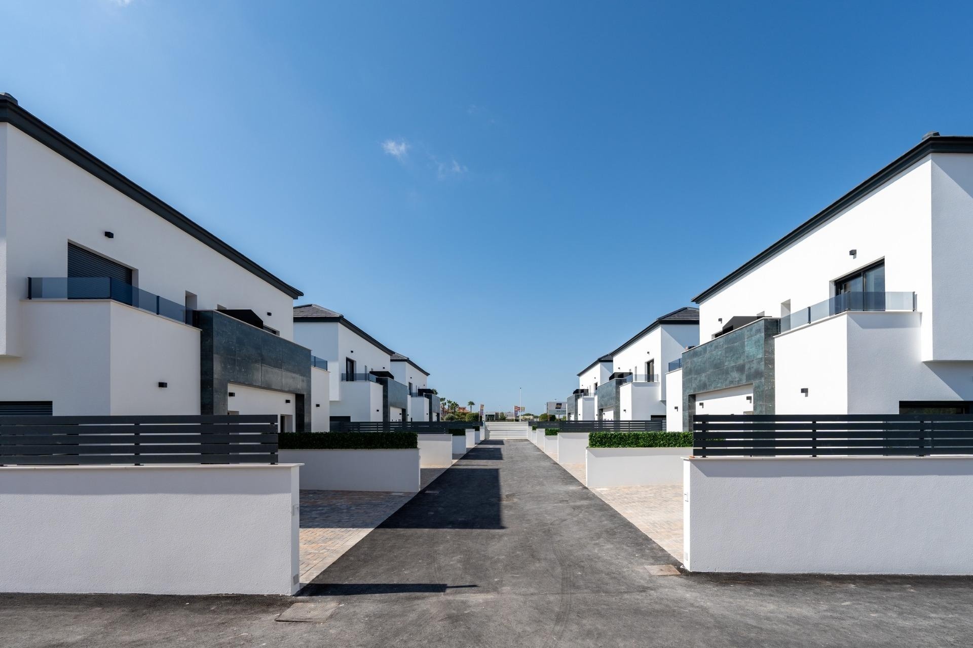 Obra Nueva - Villa adosada -
Gran Alacant