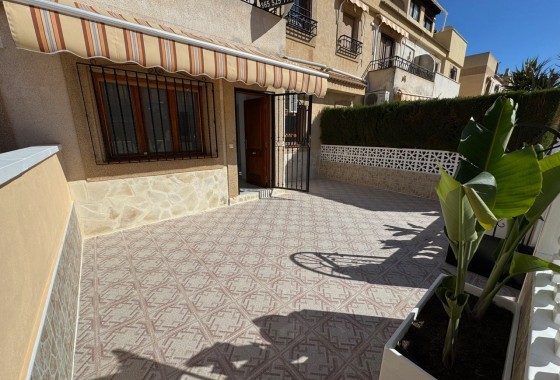 Reihenhaus - Wiederverkauf - Torrevieja - Los Frutales