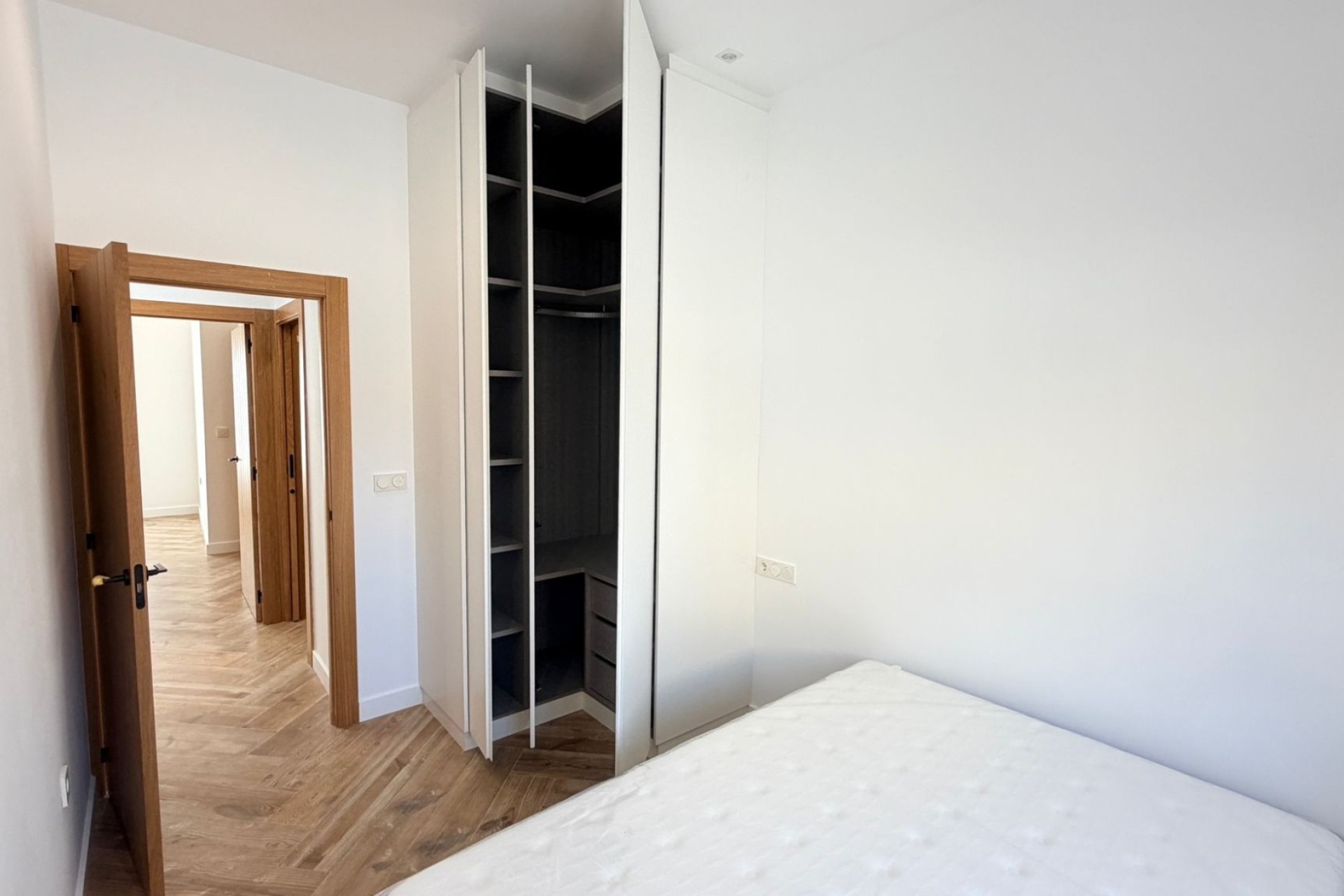 Resale - 2. Town house -
Catral