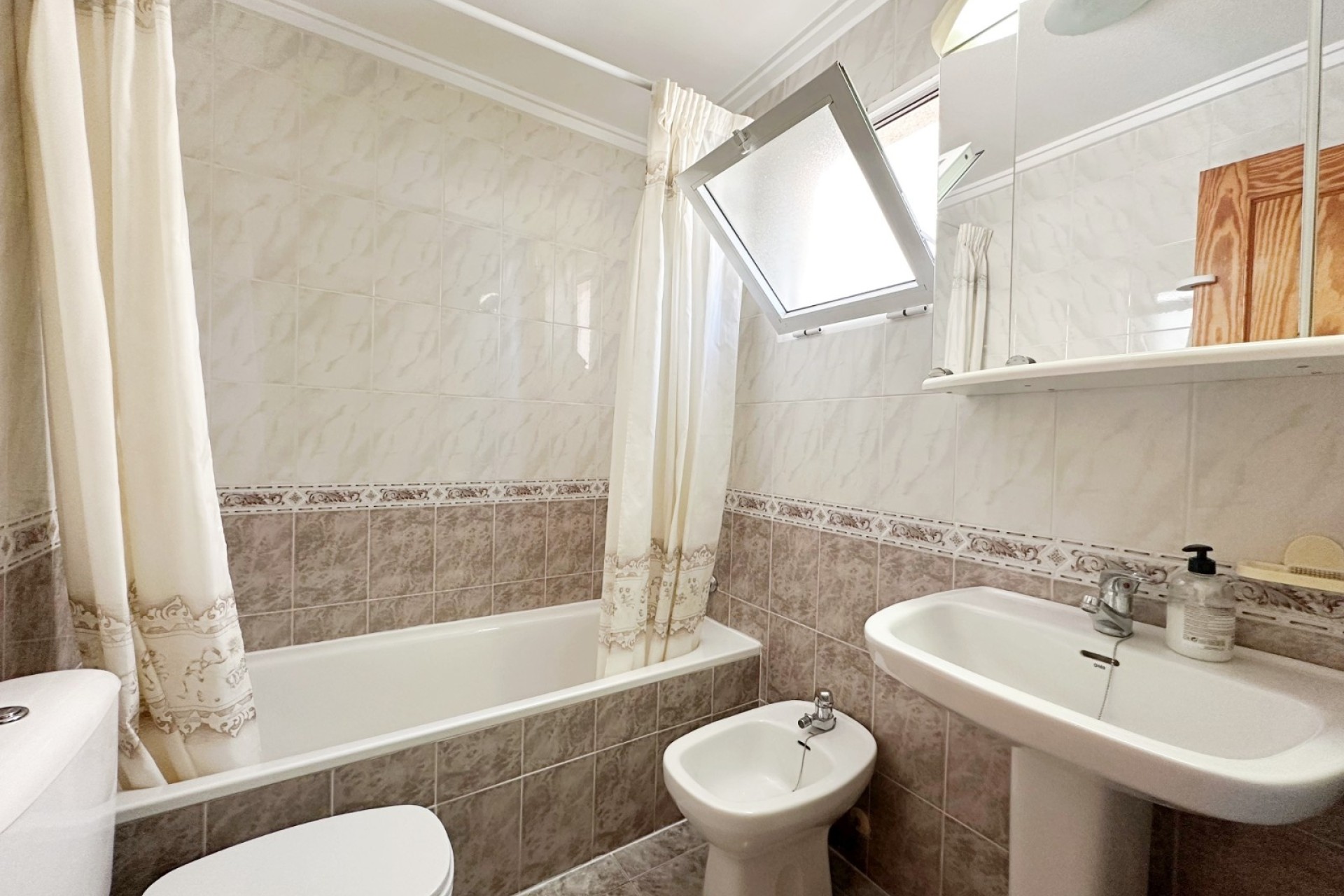 Resale - Apartment / Duplex -
Torrevieja