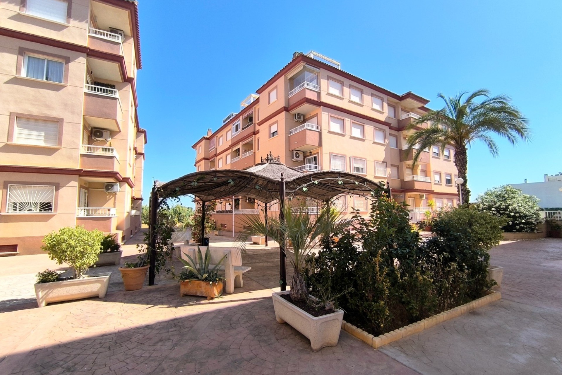 Resale - Apartment / Flat -
Algorfa