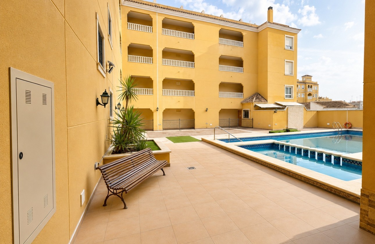 Resale - Apartment / Flat -
Almoradí