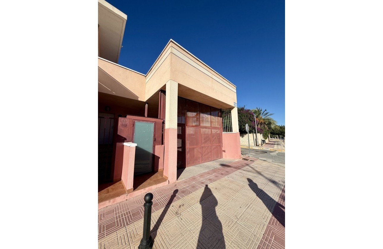 Resale - Apartment / Flat -
Benferri - Inland