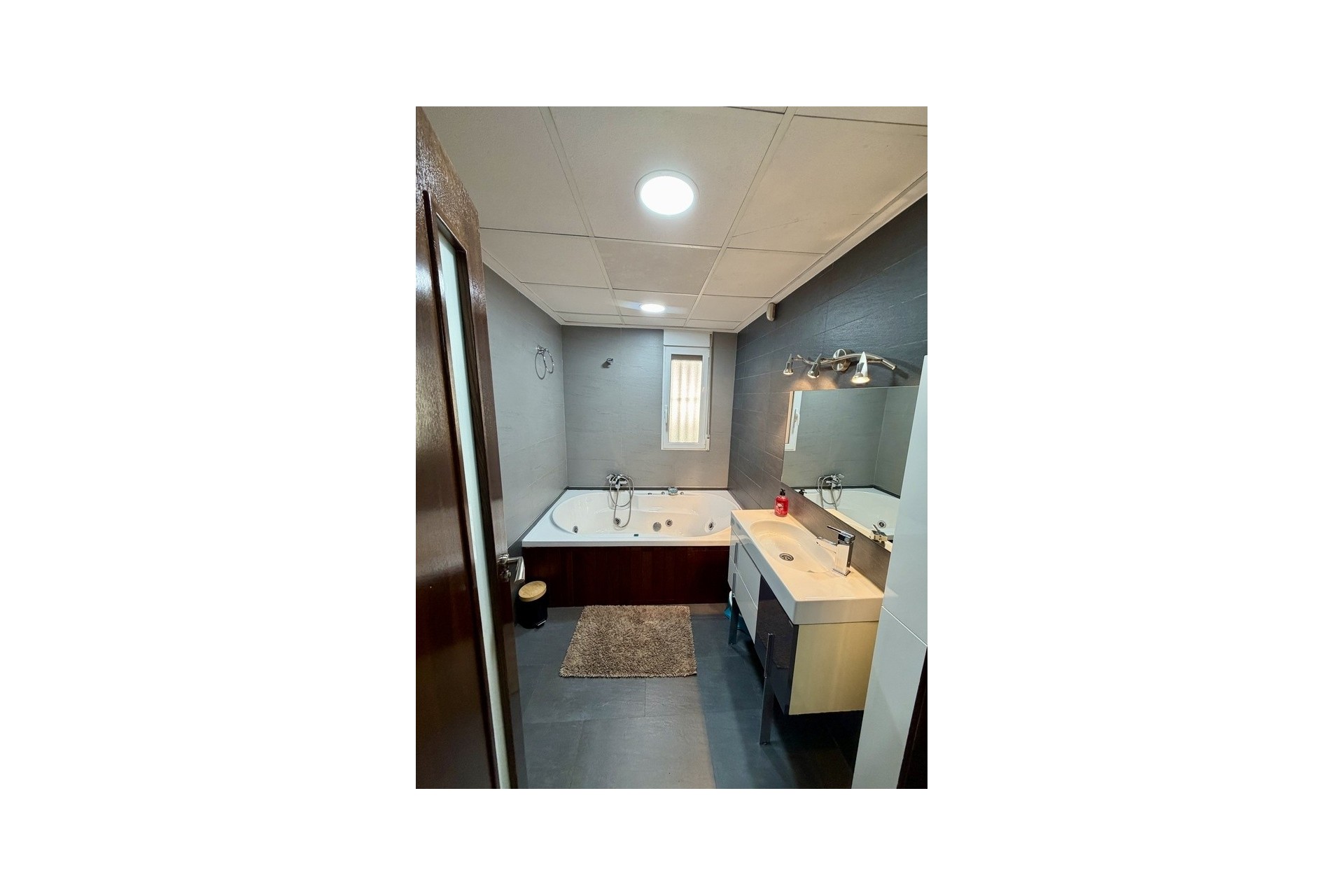 Resale - Apartment / Flat -
Benferri - Inland