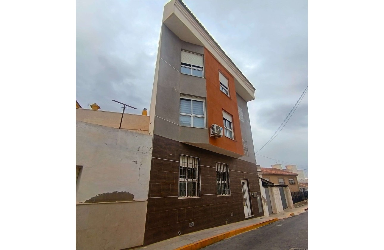 Resale - Apartment / Flat -
Benijofar