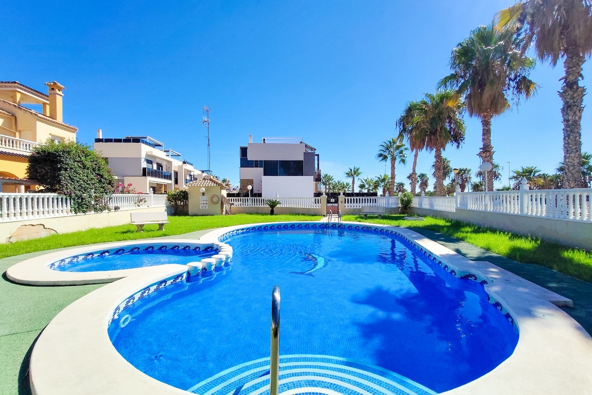 Resale - Apartment / Flat -
Cabo Roig
