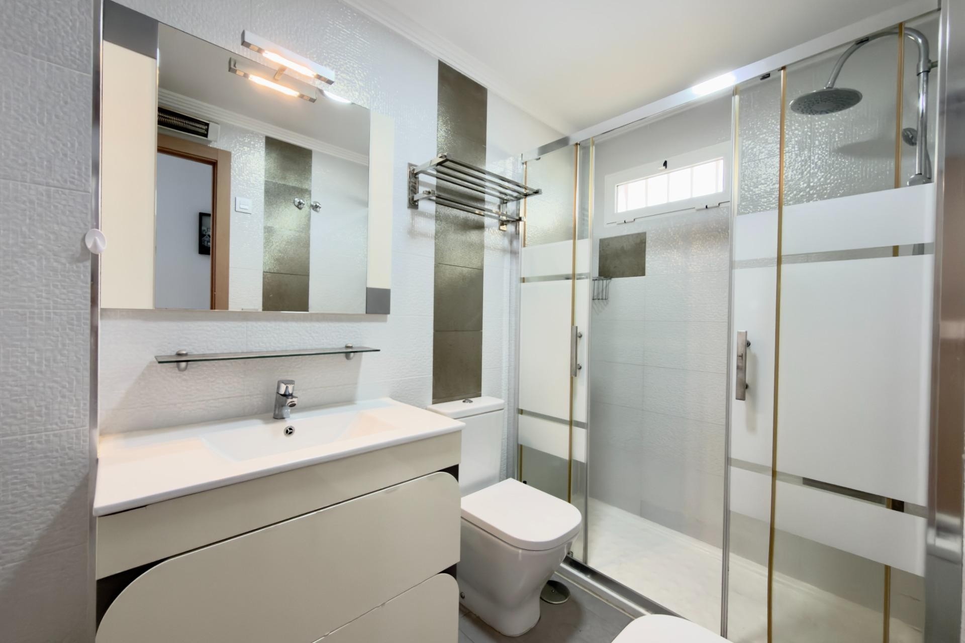 Resale - Apartment / Flat -
Guardamar del Segura - Urbanizaciones