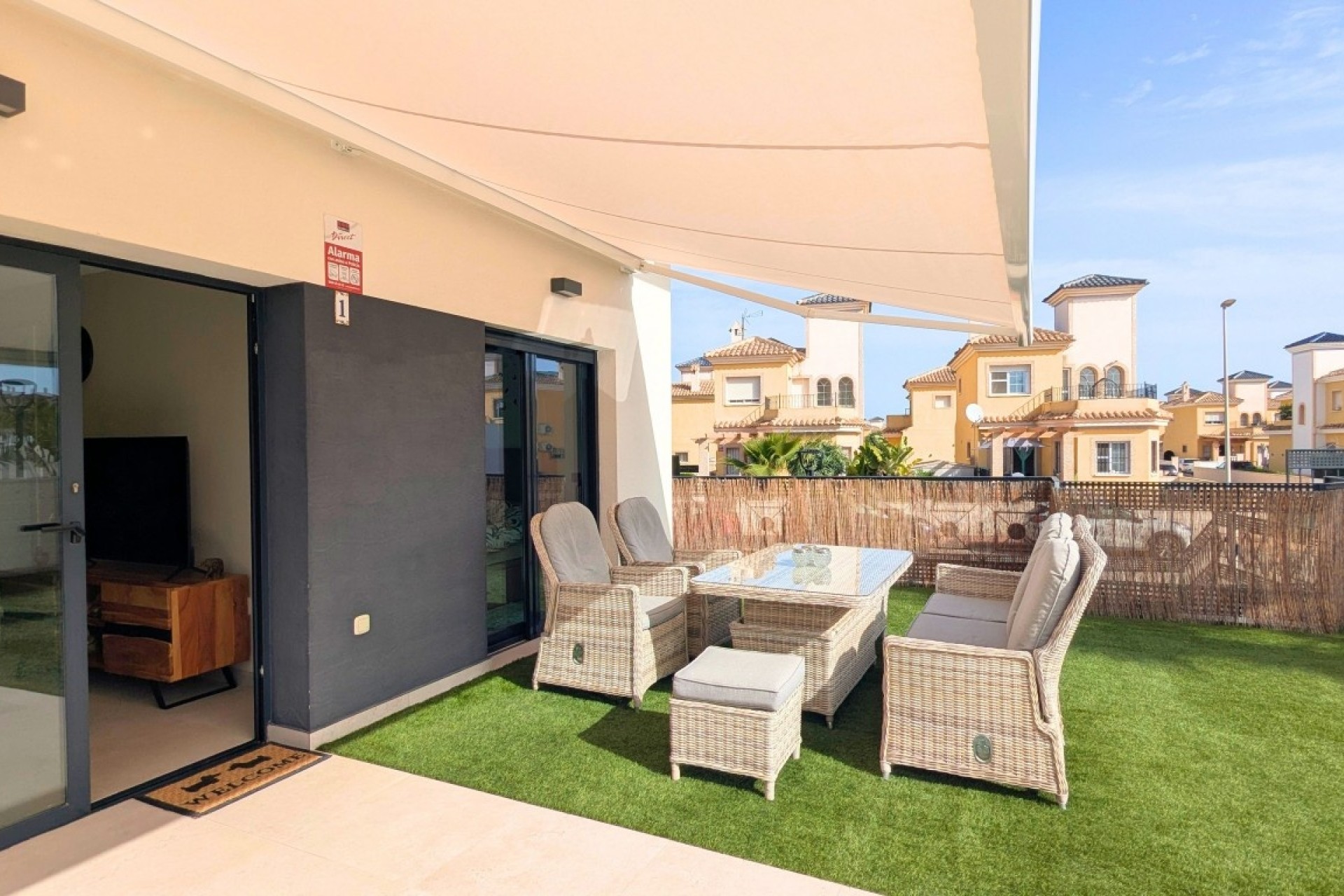 Resale - Apartment / Flat -
Lo Crispin