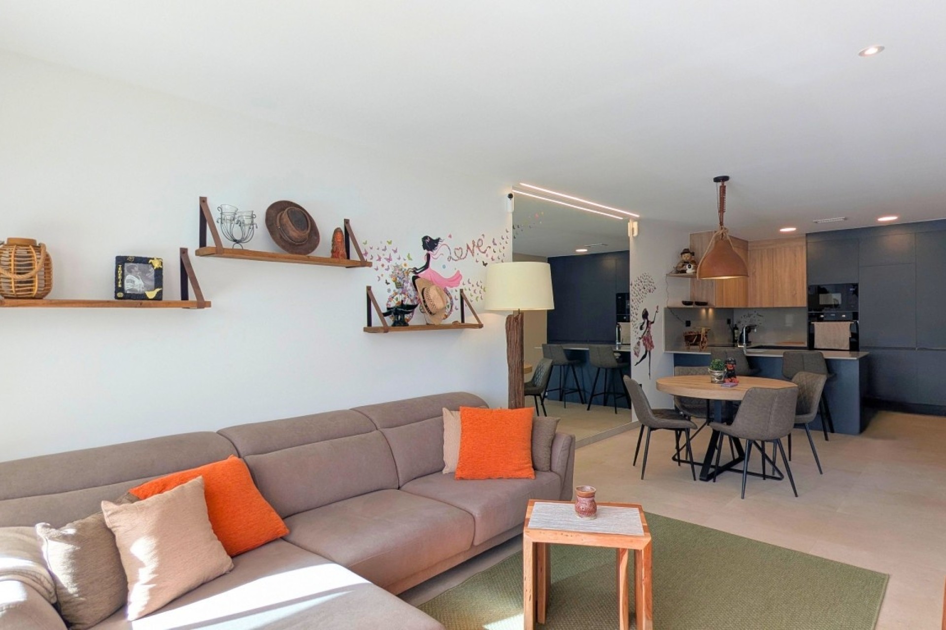 Resale - Apartment / Flat -
Lo Crispin