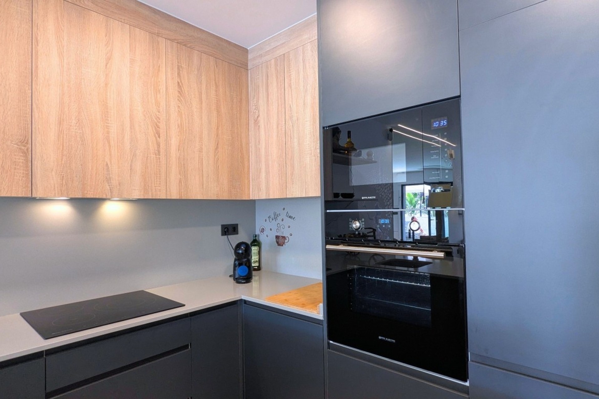 Resale - Apartment / Flat -
Lo Crispin