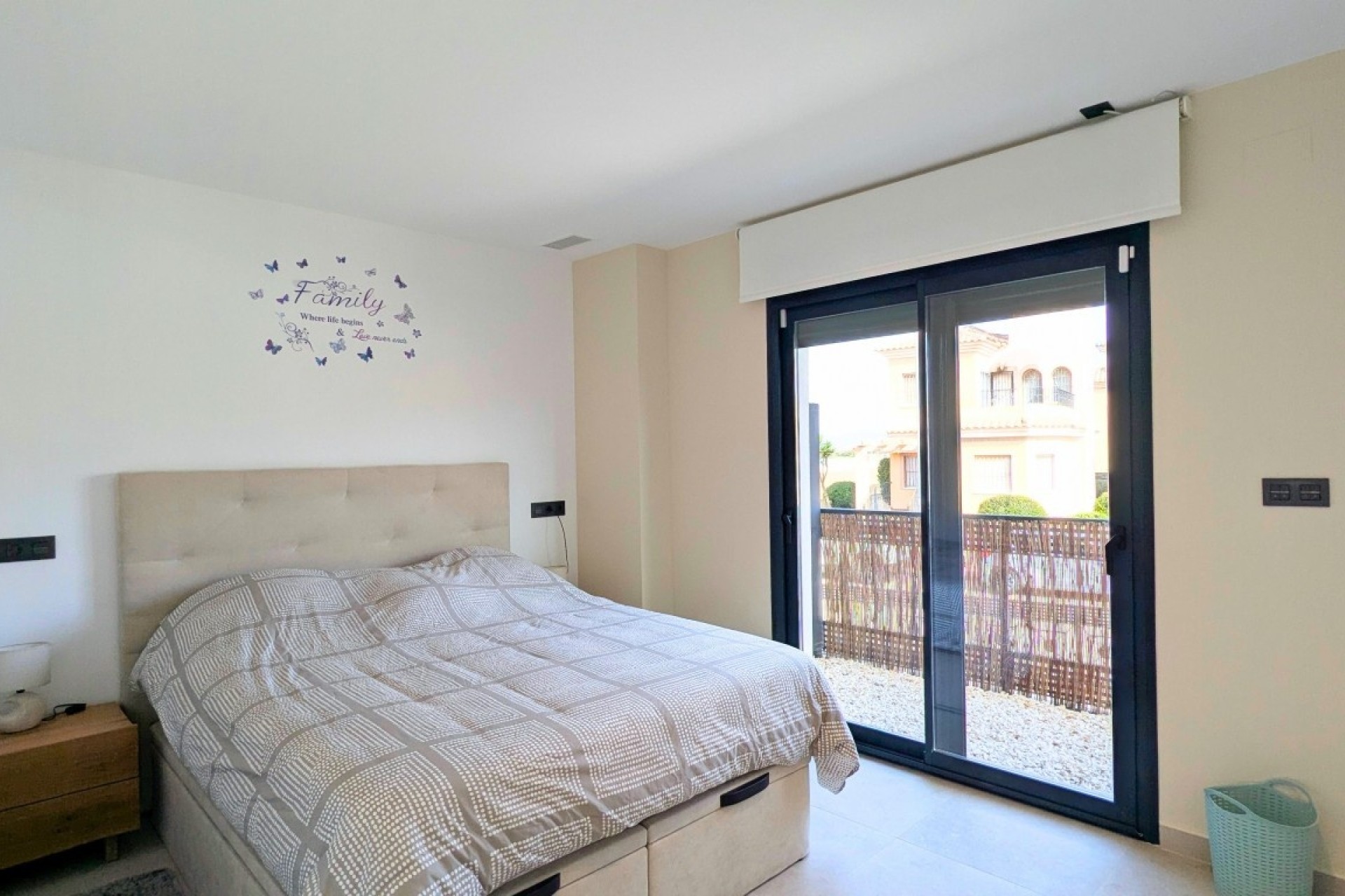 Resale - Apartment / Flat -
Lo Crispin