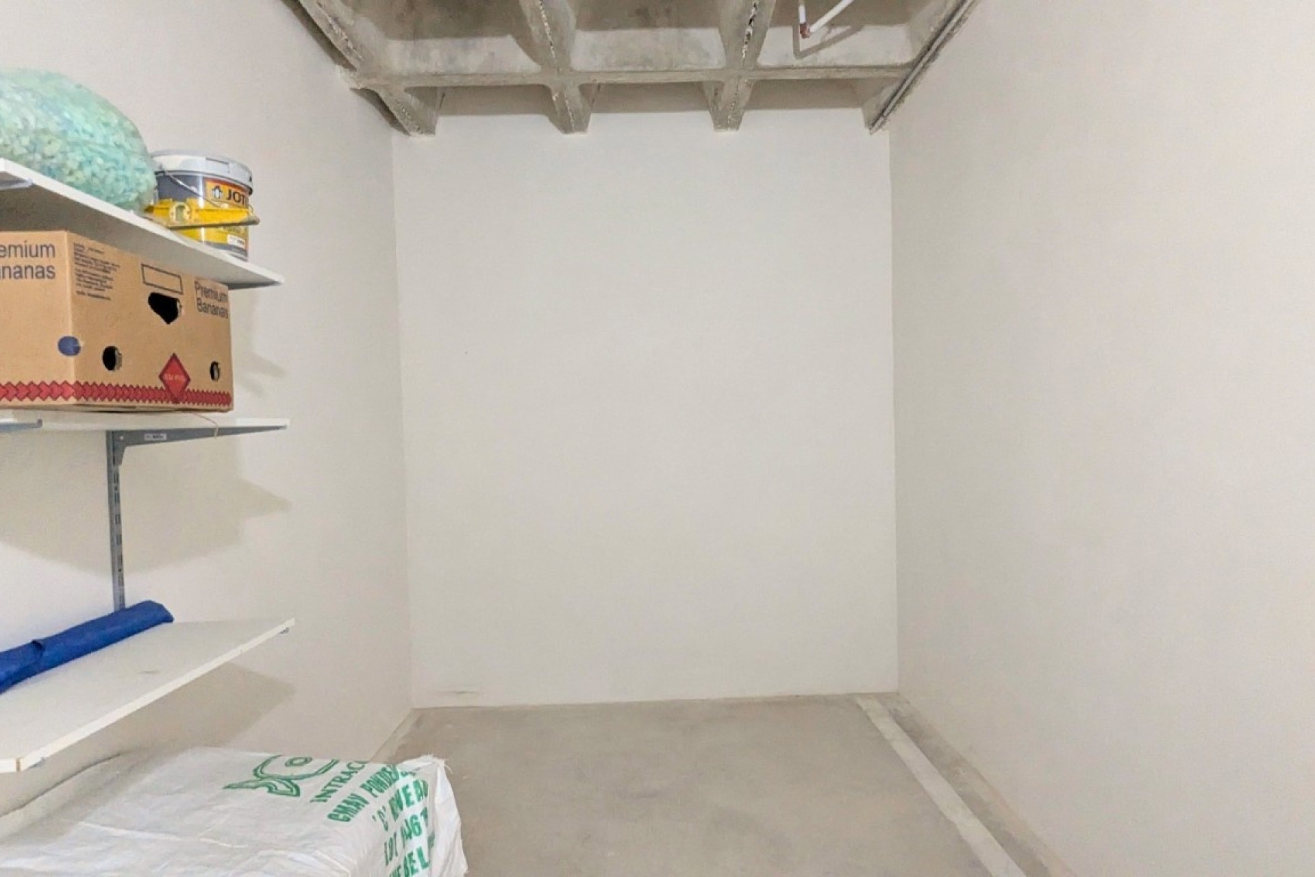 Resale - Apartment / Flat -
Lo Crispin
