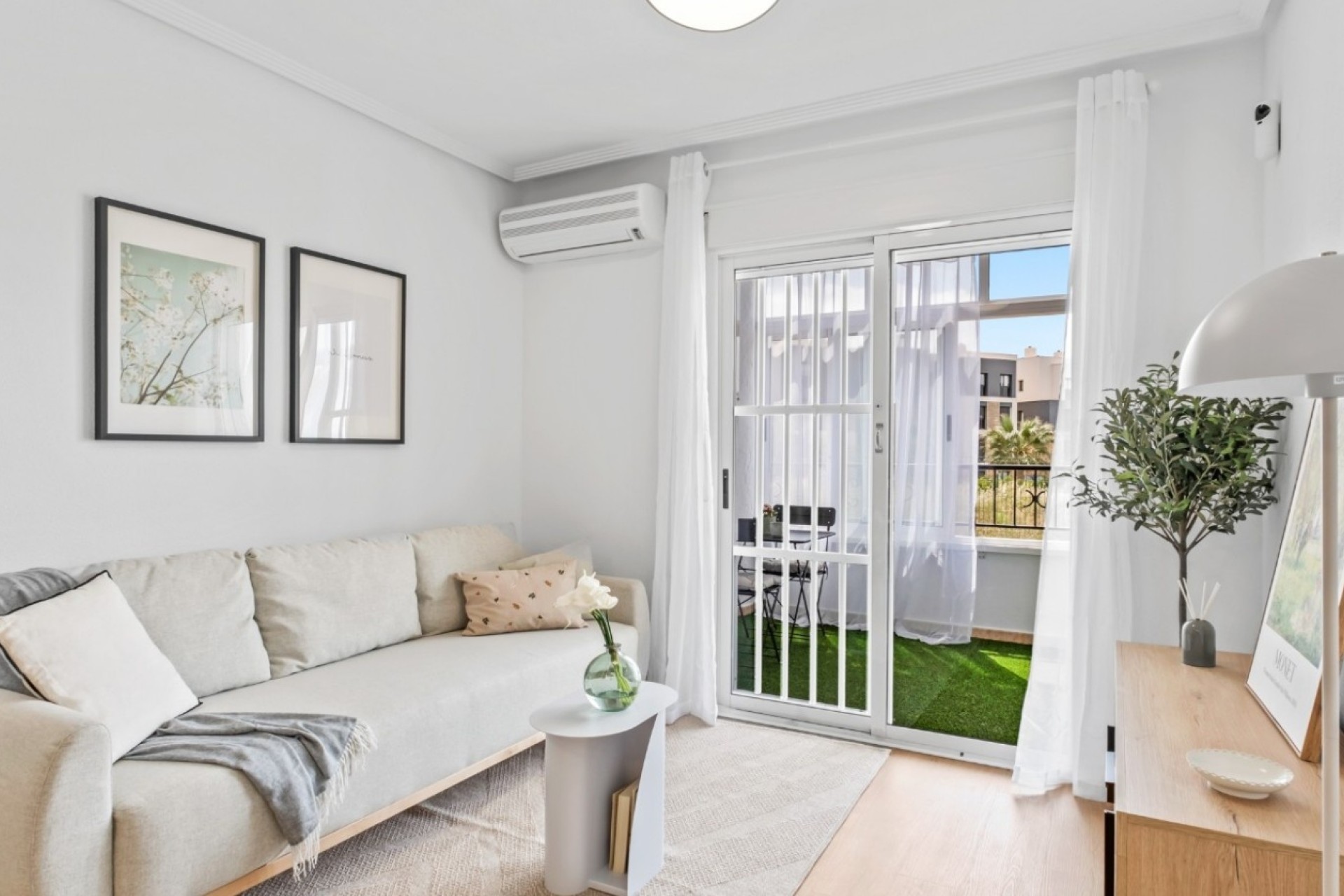Resale - Apartment / Flat -
Orihuela Costa - La Florida