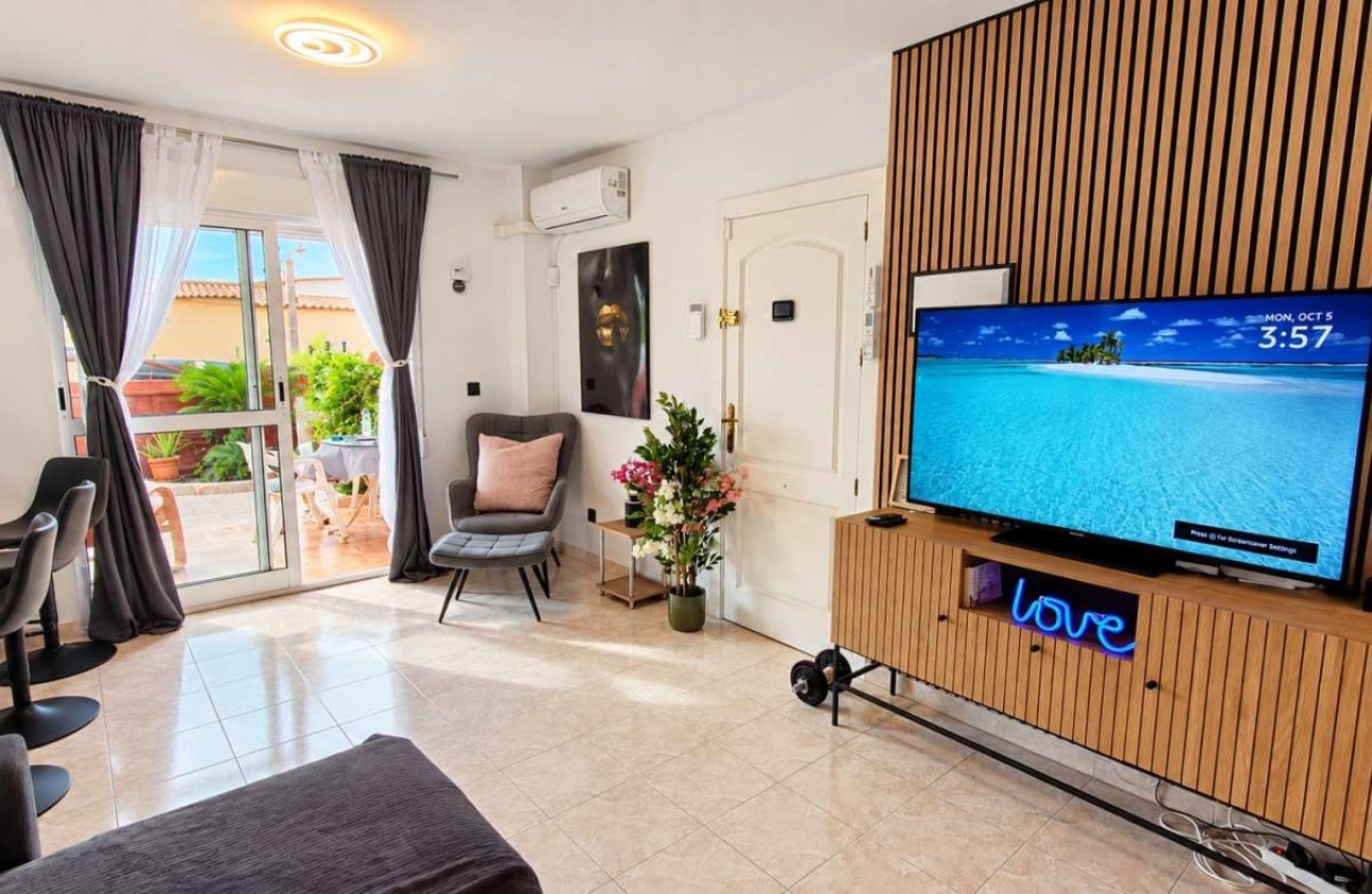 Resale - Apartment / Flat -
Orihuela Costa - La Florida