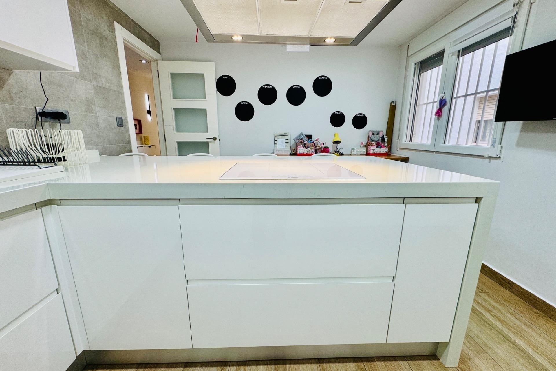 Resale - Apartment / Flat -
Pilar de la Horadada - Zona Pueblo