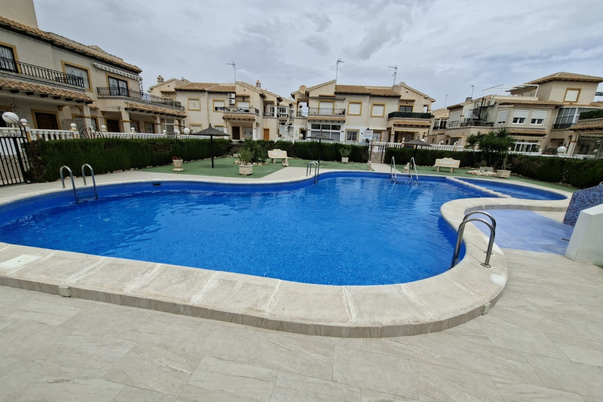 Resale - Apartment / Flat -
Playa Flamenca - Res. San Antonio
