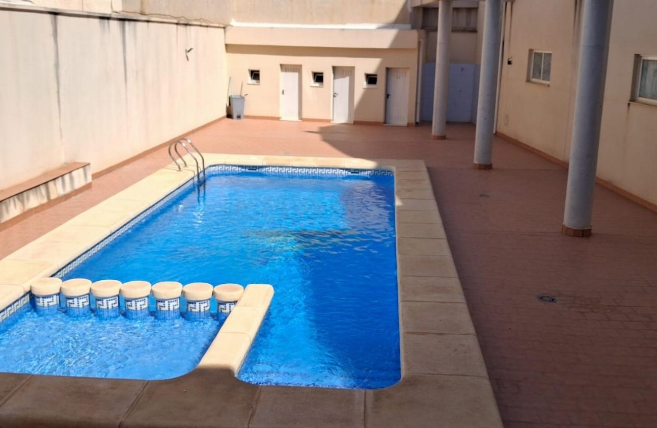 Resale - Apartment / Flat -
Redován - PUEBLO