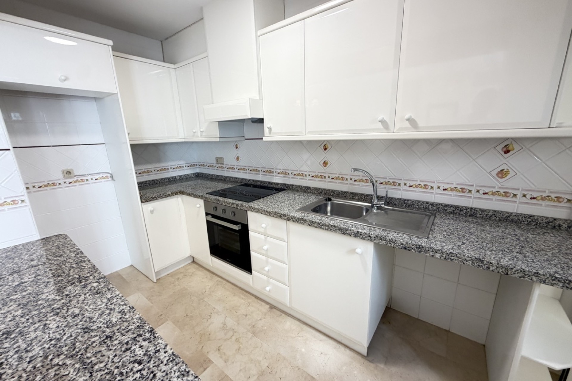 Resale - Apartment / Flat -
Rioja