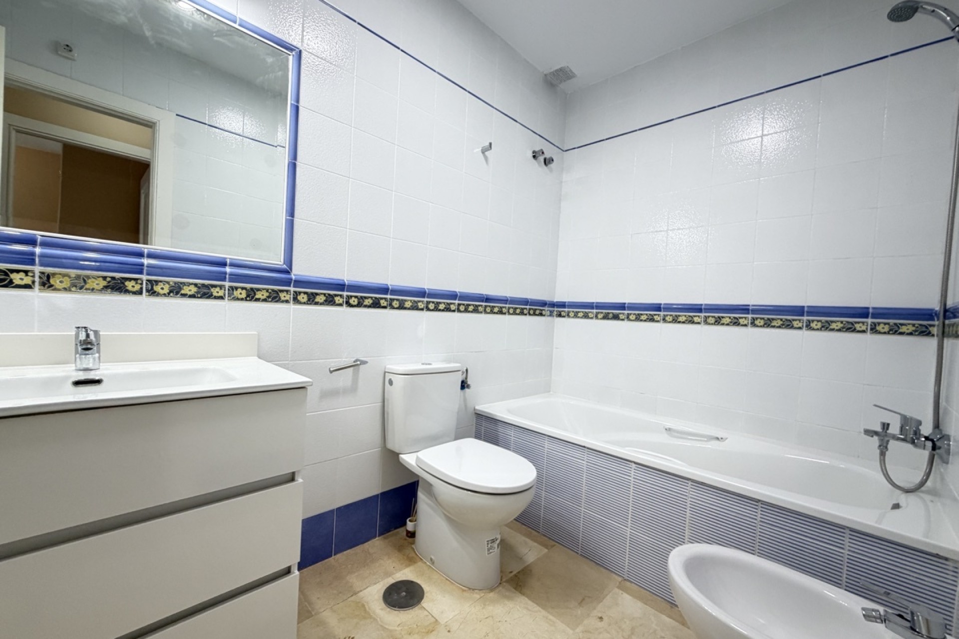 Resale - Apartment / Flat -
Rioja