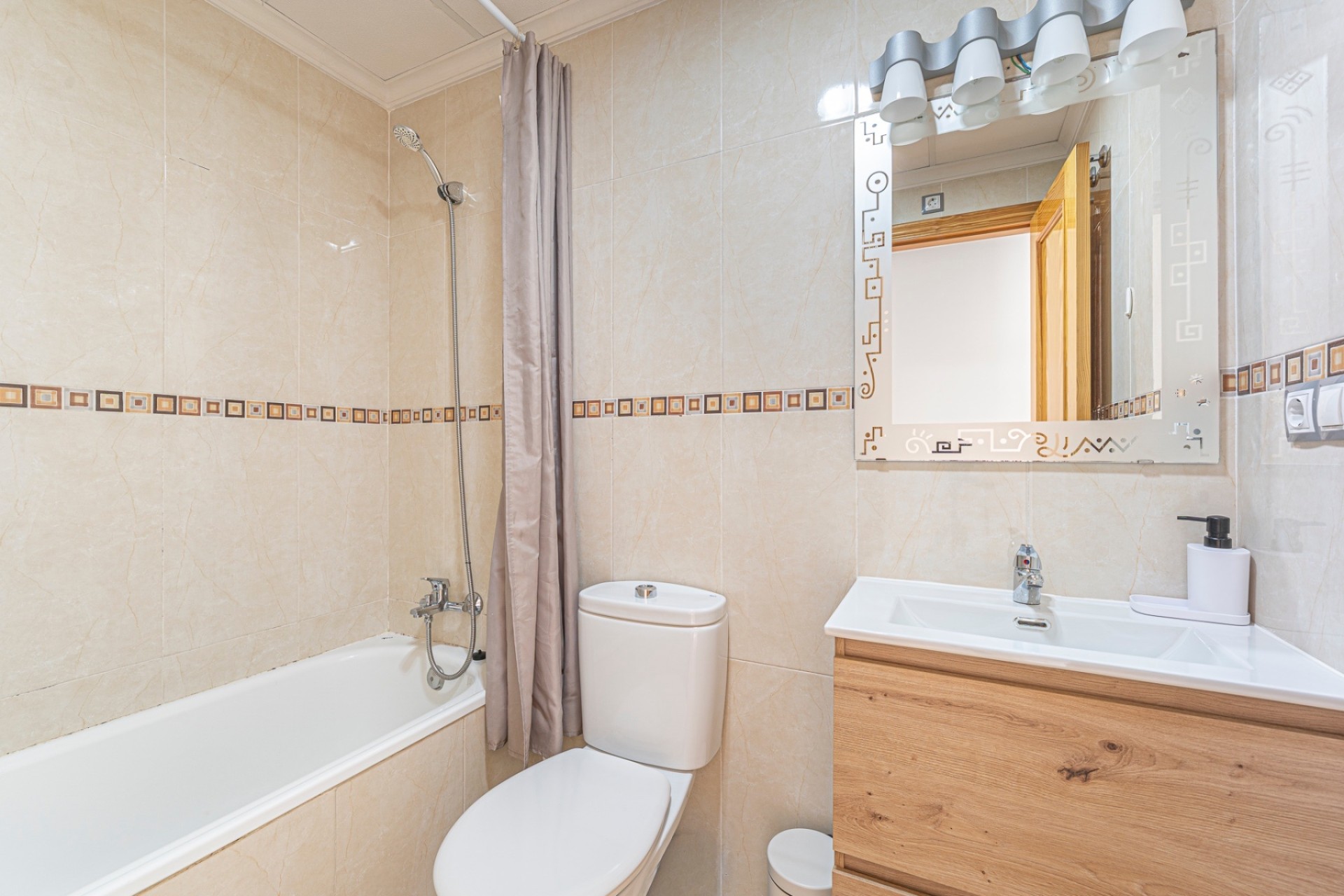 Resale - Apartment / Flat -
Rojales