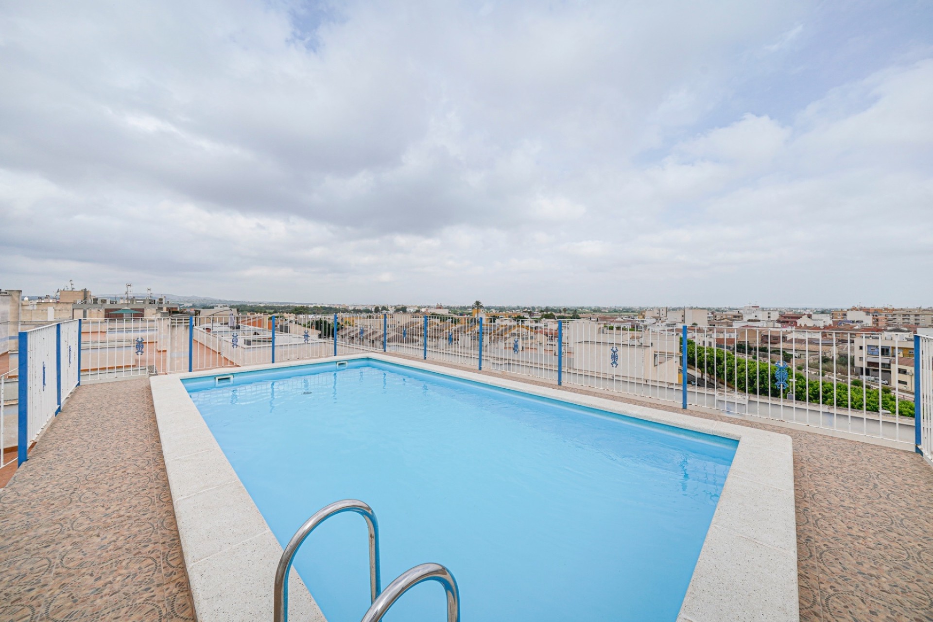 Resale - Apartment / Flat -
Rojales