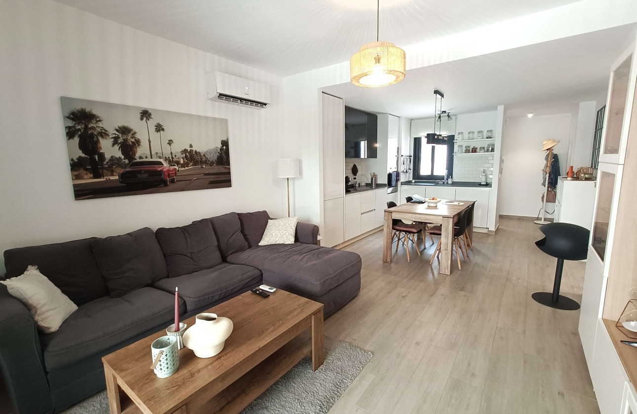 Resale - Apartment / Flat -
San Miguel de Salinas - Las Comunicaciones