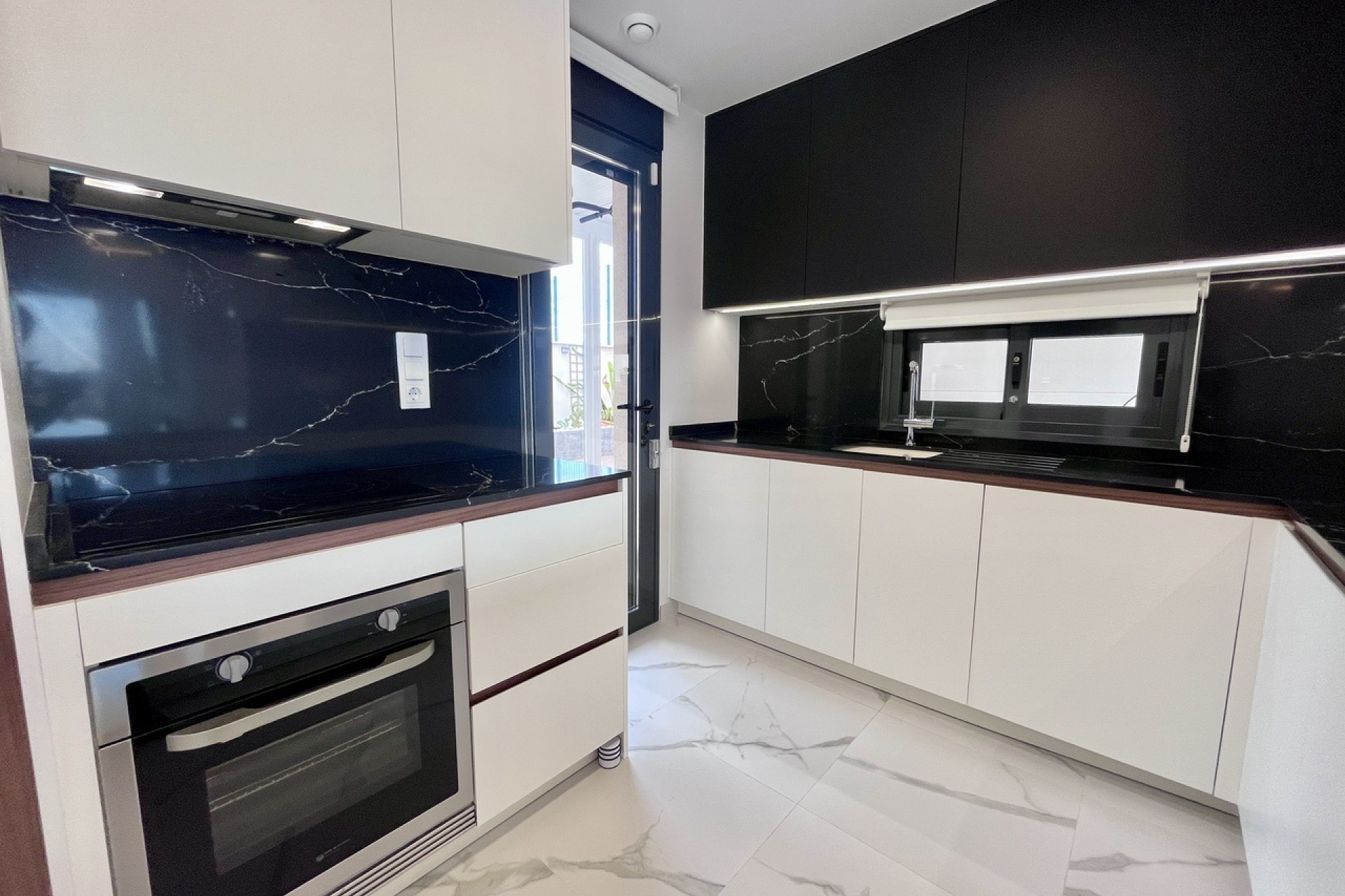 Resale - Apartment / Flat -
San Miguel de Salinas