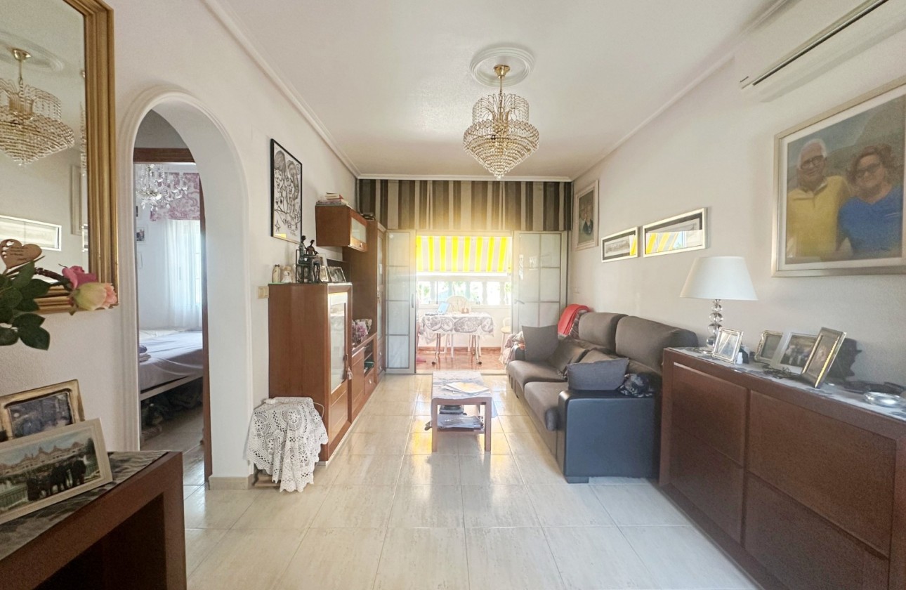Resale - Apartment / Flat -
Torrevieja - Aguas Nuevas