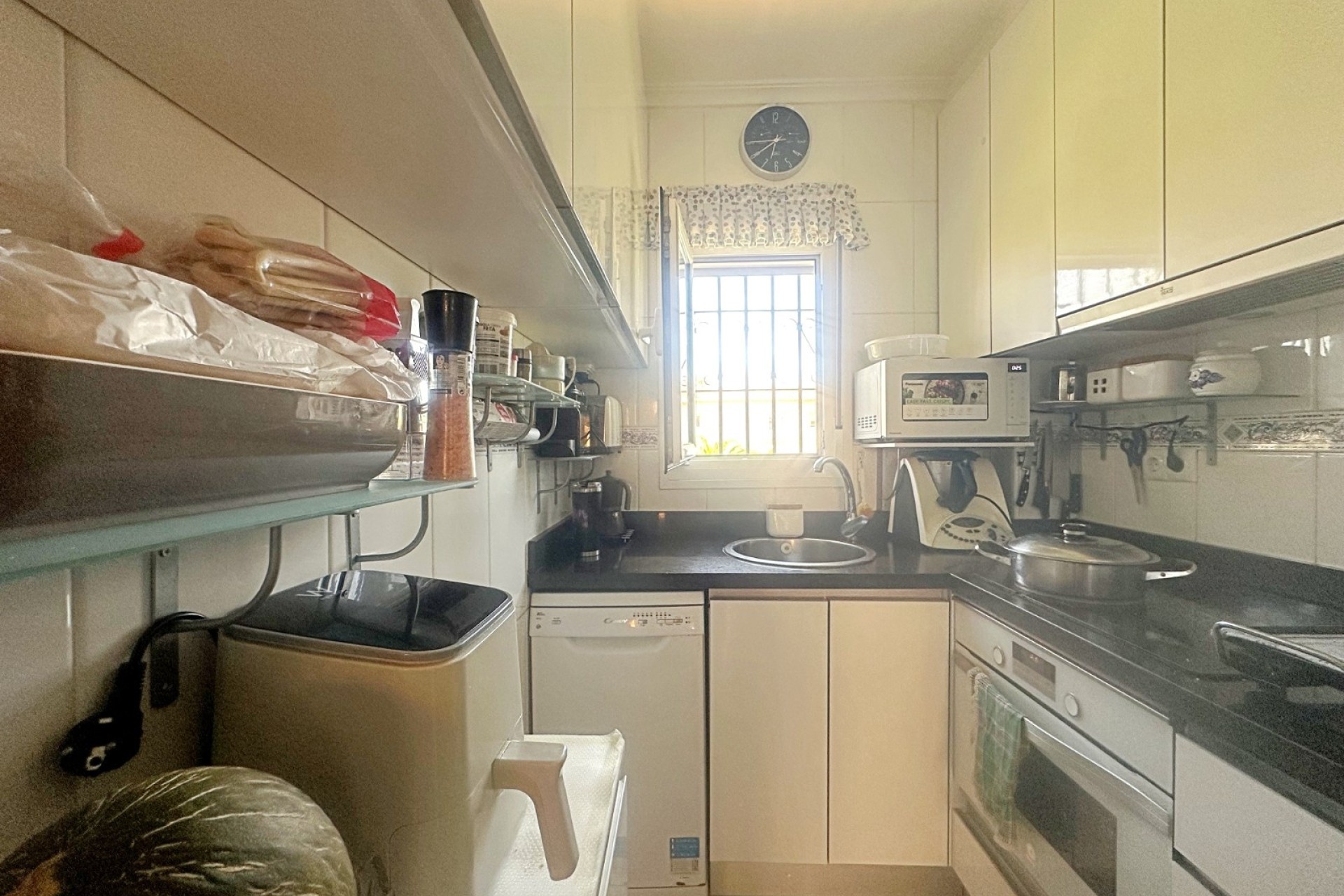 Resale - Apartment / Flat -
Torrevieja - Aguas Nuevas