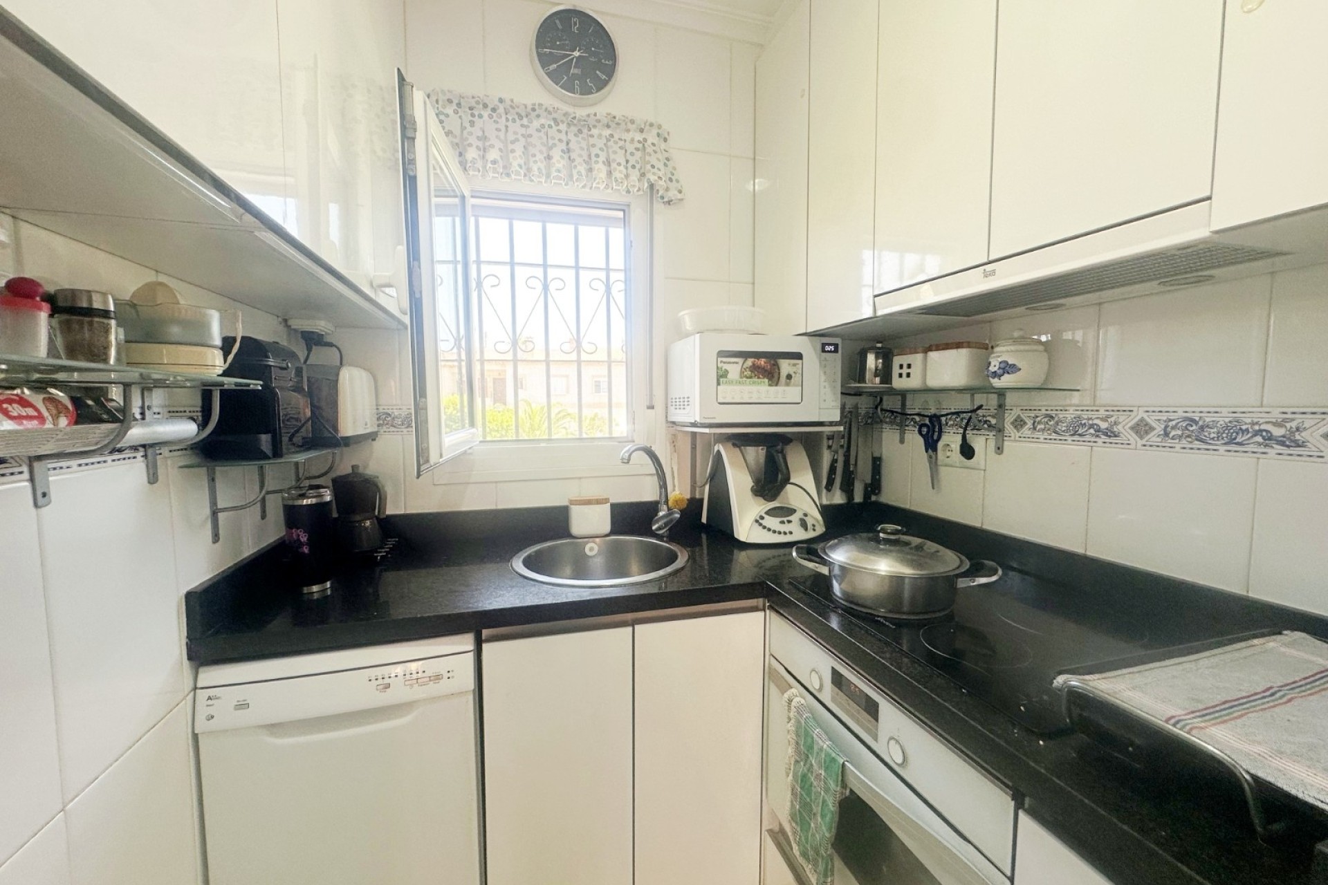 Resale - Apartment / Flat -
Torrevieja - Aguas Nuevas