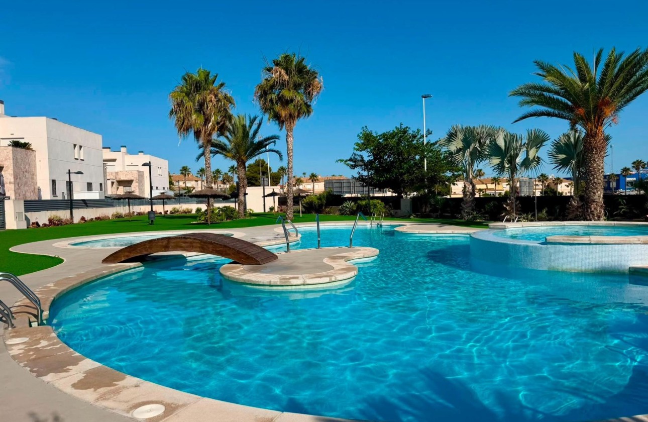 Resale - Apartment / Flat -
Torrevieja - Aguas Nuevas