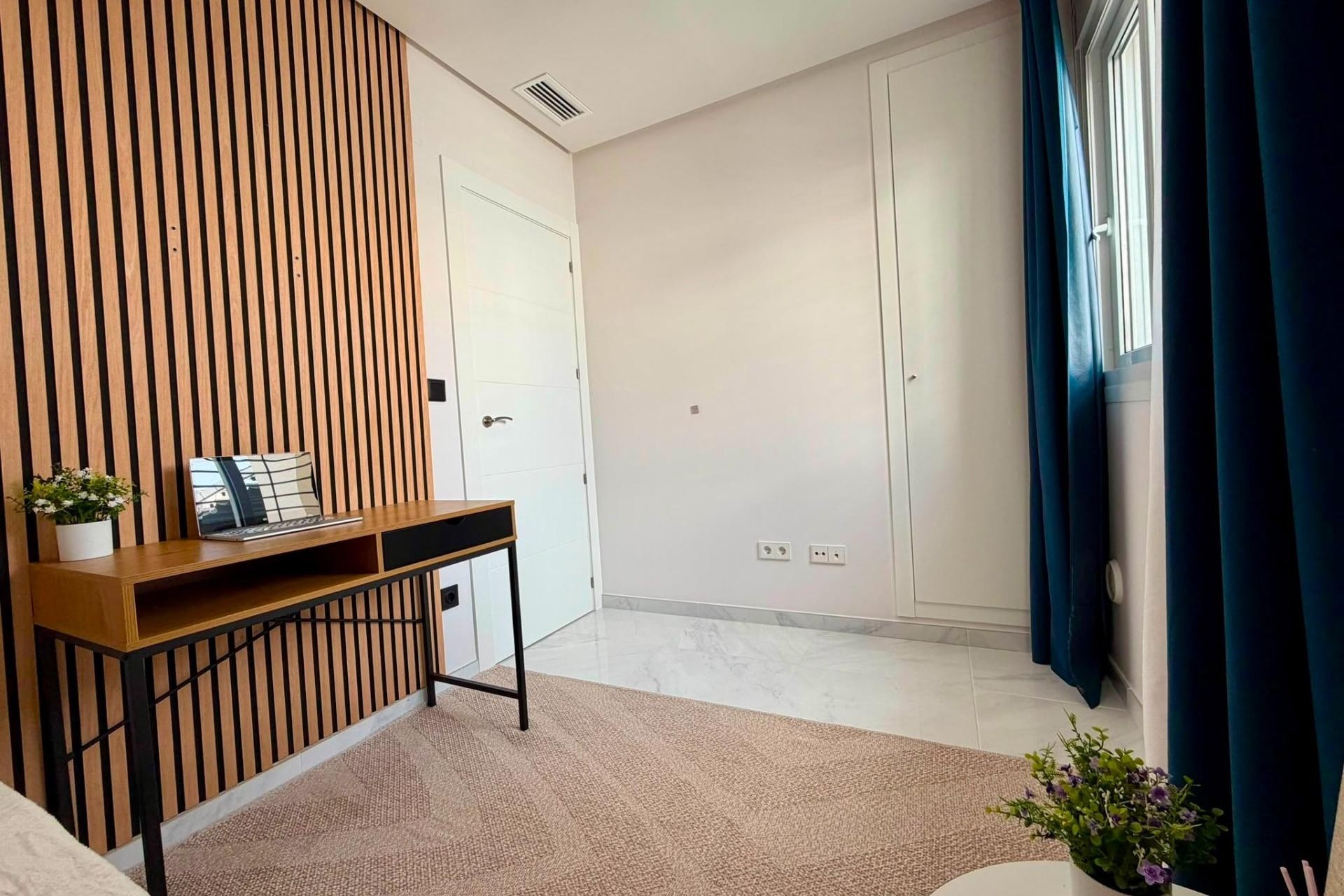 Resale - Apartment / Flat -
Torrevieja - Aguas Nuevas
