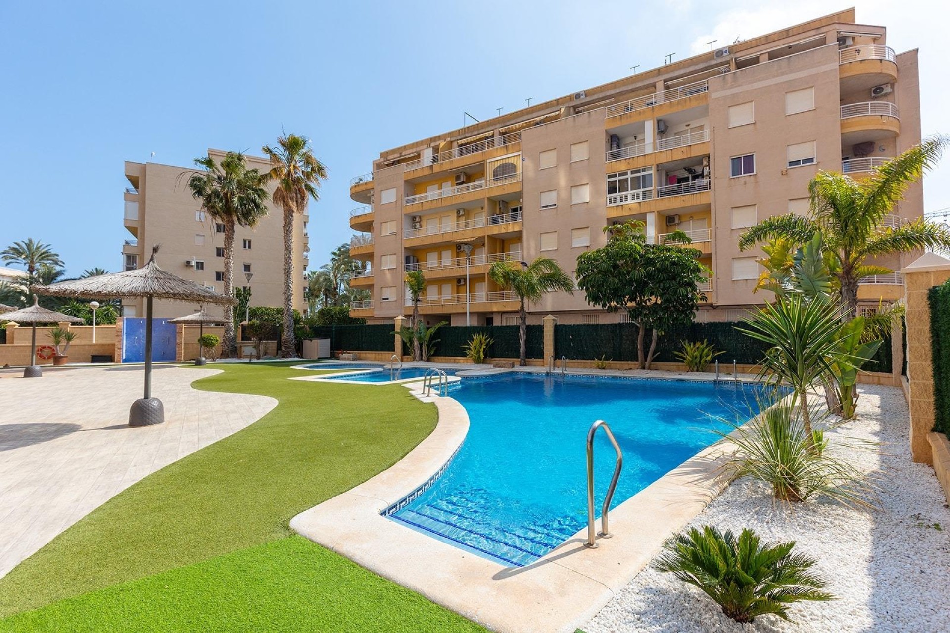 Resale - Apartment / Flat -
Torrevieja - Aldea del mar