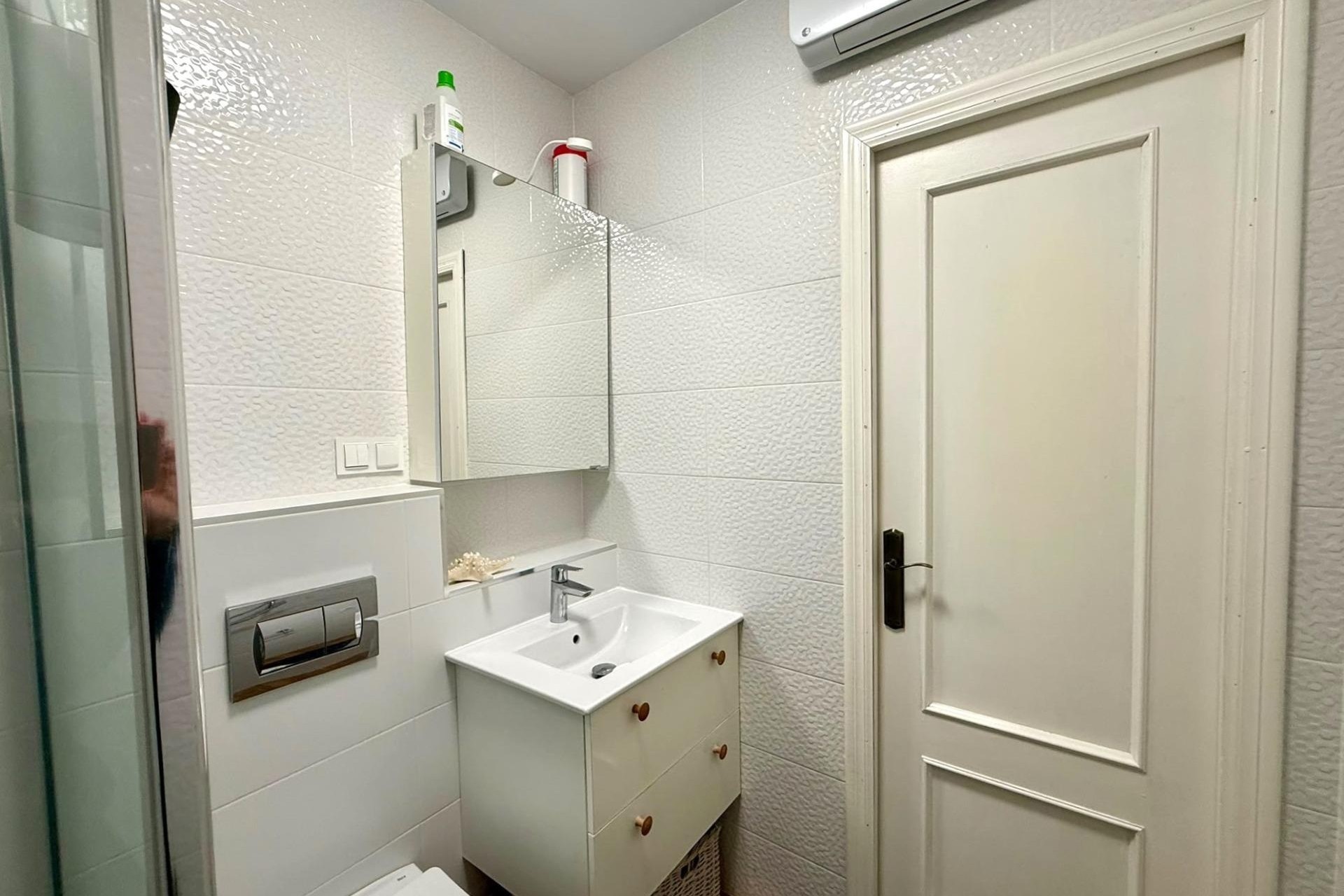 Resale - Apartment / Flat -
Torrevieja - Calas blanca