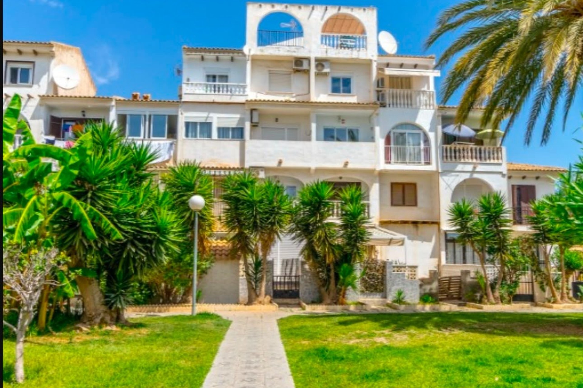 Resale - Apartment / Flat -
Torrevieja - Calas blanca