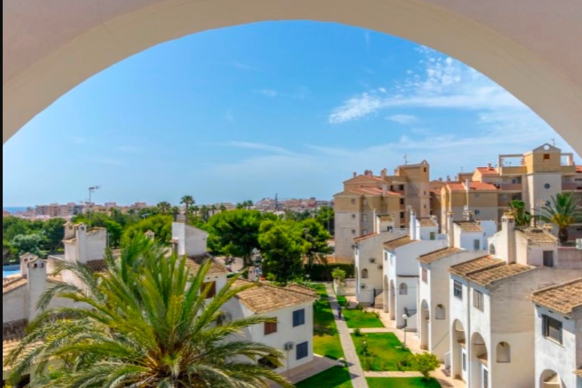 Resale - Apartment / Flat -
Torrevieja - Calas blanca