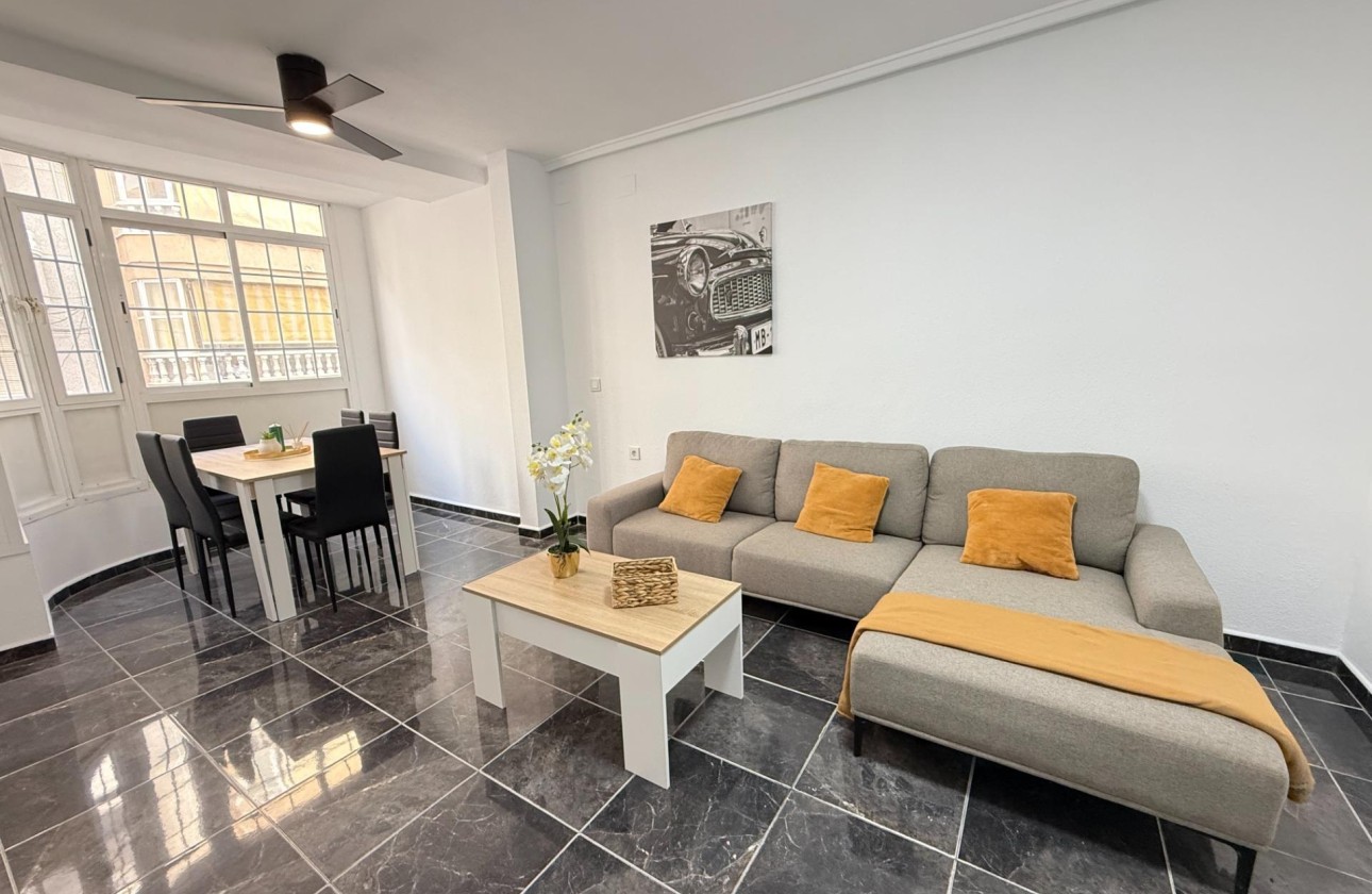 Resale - Apartment / Flat -
Torrevieja - Center