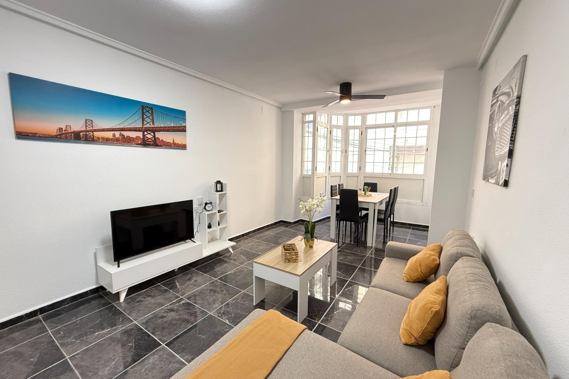 Resale - Apartment / Flat -
Torrevieja - Center