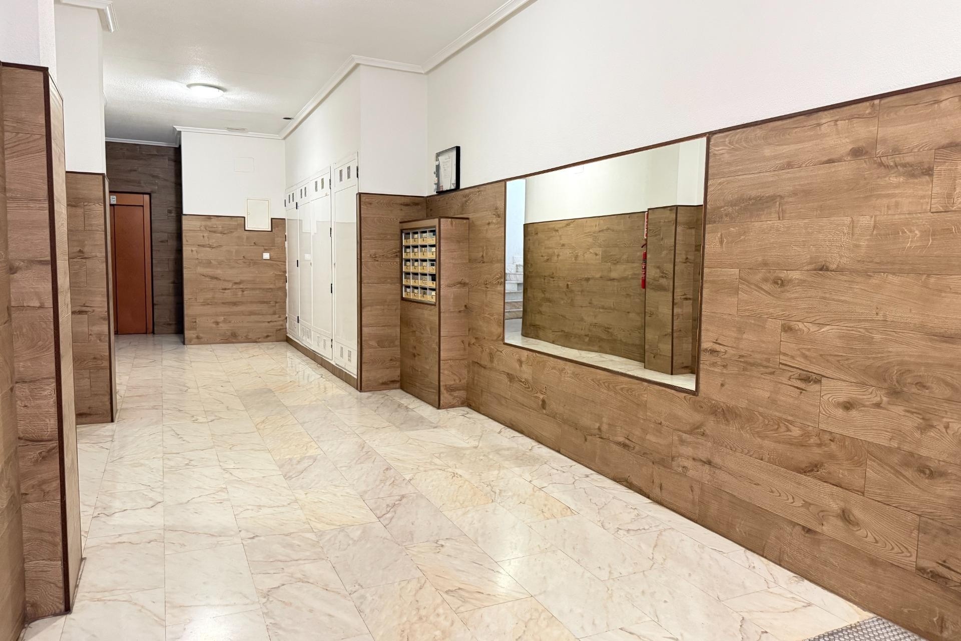 Resale - Apartment / Flat -
Torrevieja - Center
