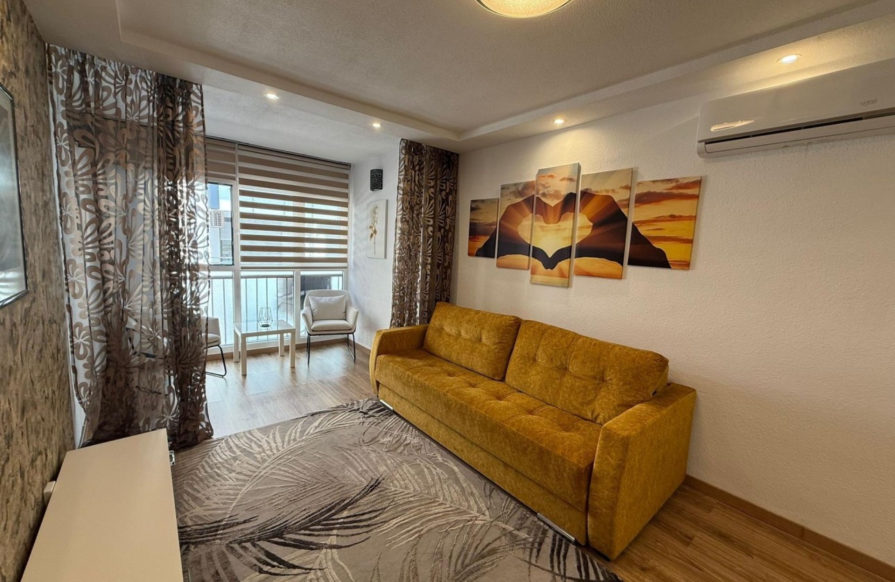 Resale - Apartment / Flat -
Torrevieja - Center