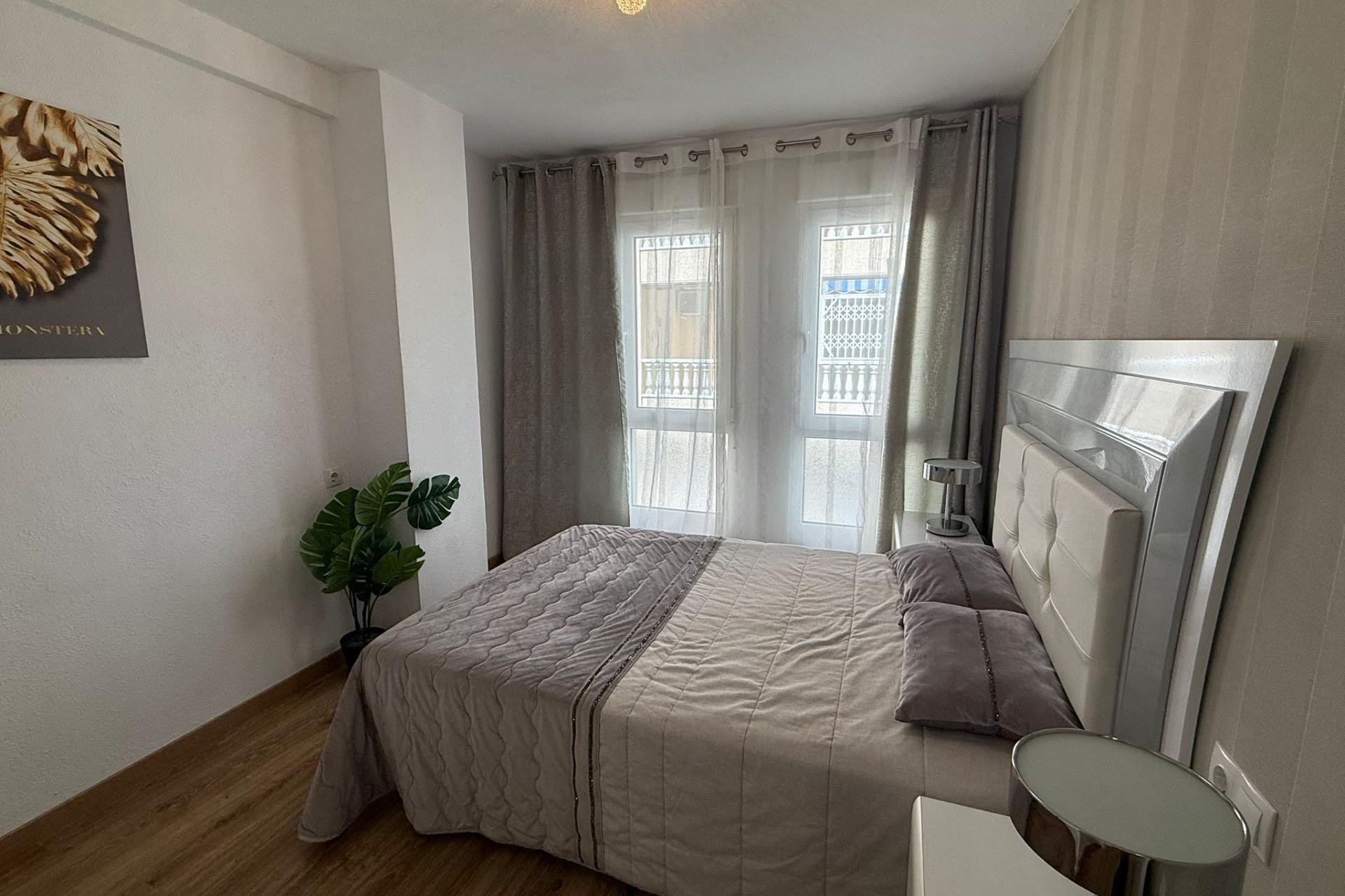 Resale - Apartment / Flat -
Torrevieja - Center