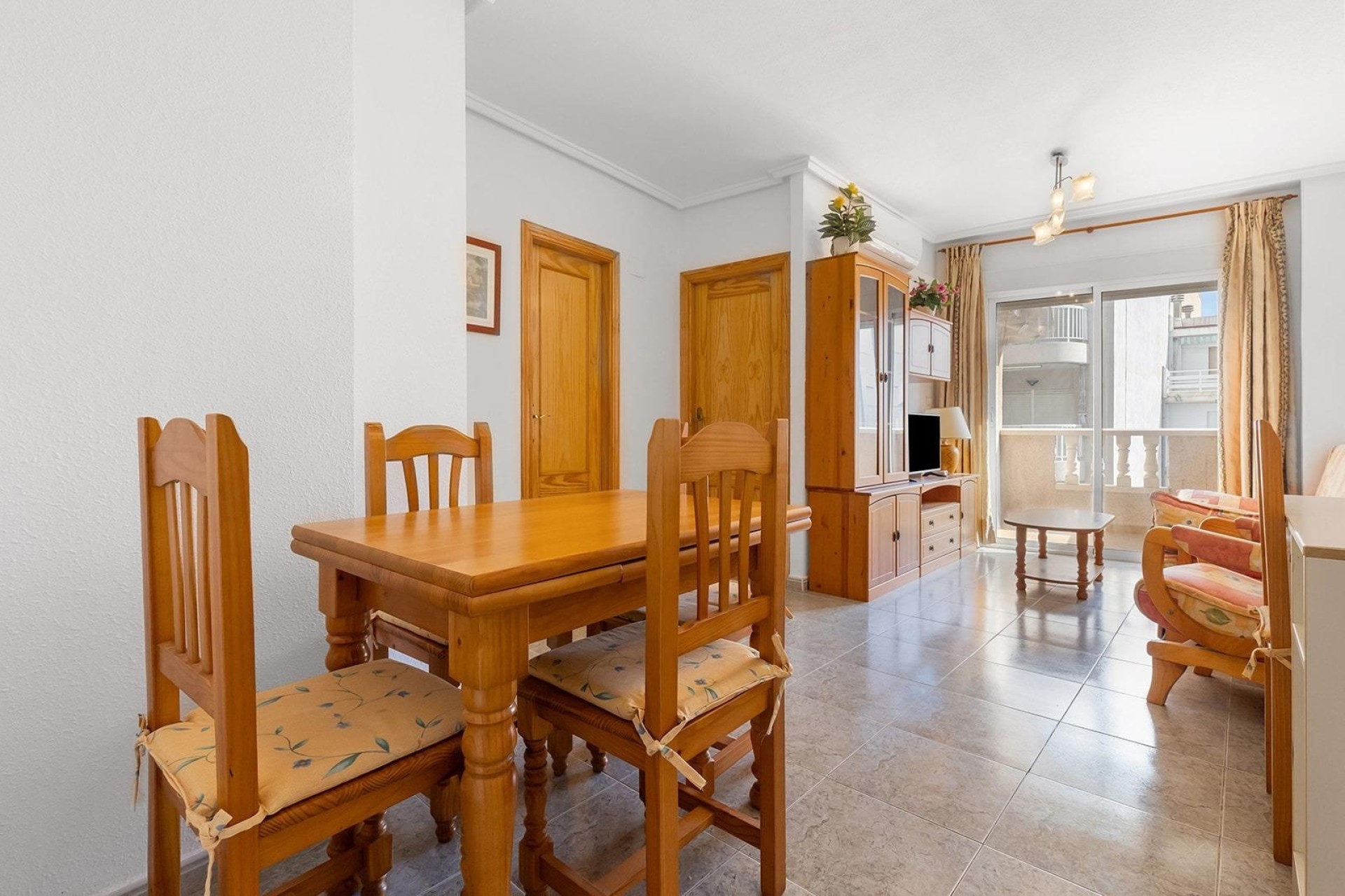 Resale - Apartment / Flat -
Torrevieja - Centro