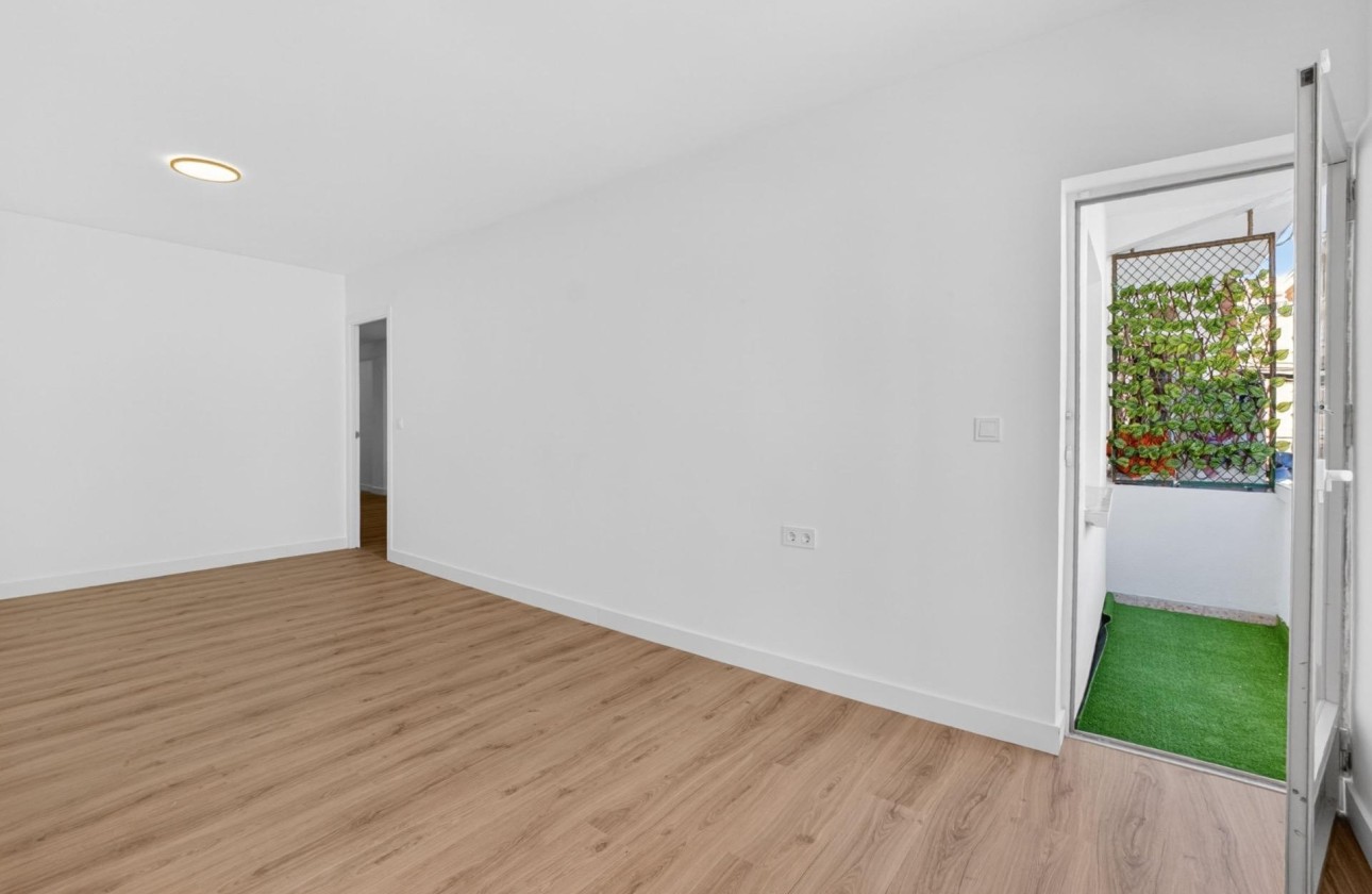 Resale - Apartment / Flat -
Torrevieja - Centro