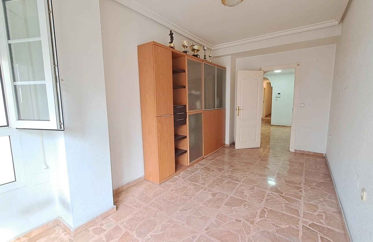 Resale - Apartment / Flat -
Torrevieja - Costa Blanca
